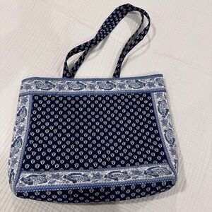 Vintage Pierre Deux Bonis Navy Tote
Beautifully Pre- Owned. In great condition!